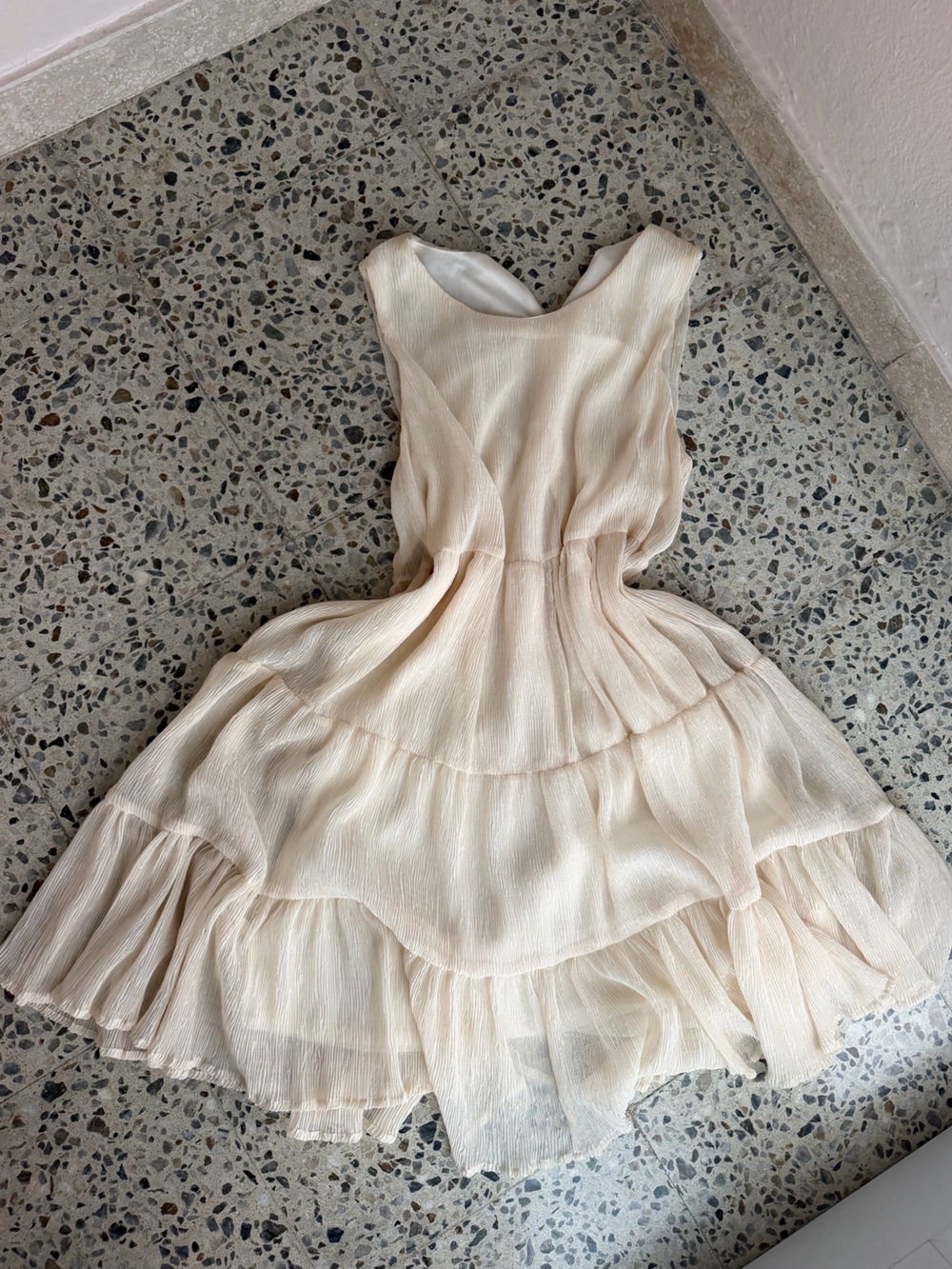 Glam Cream Flowy Tiered mini dress women’s size small sleeveless plisse texture